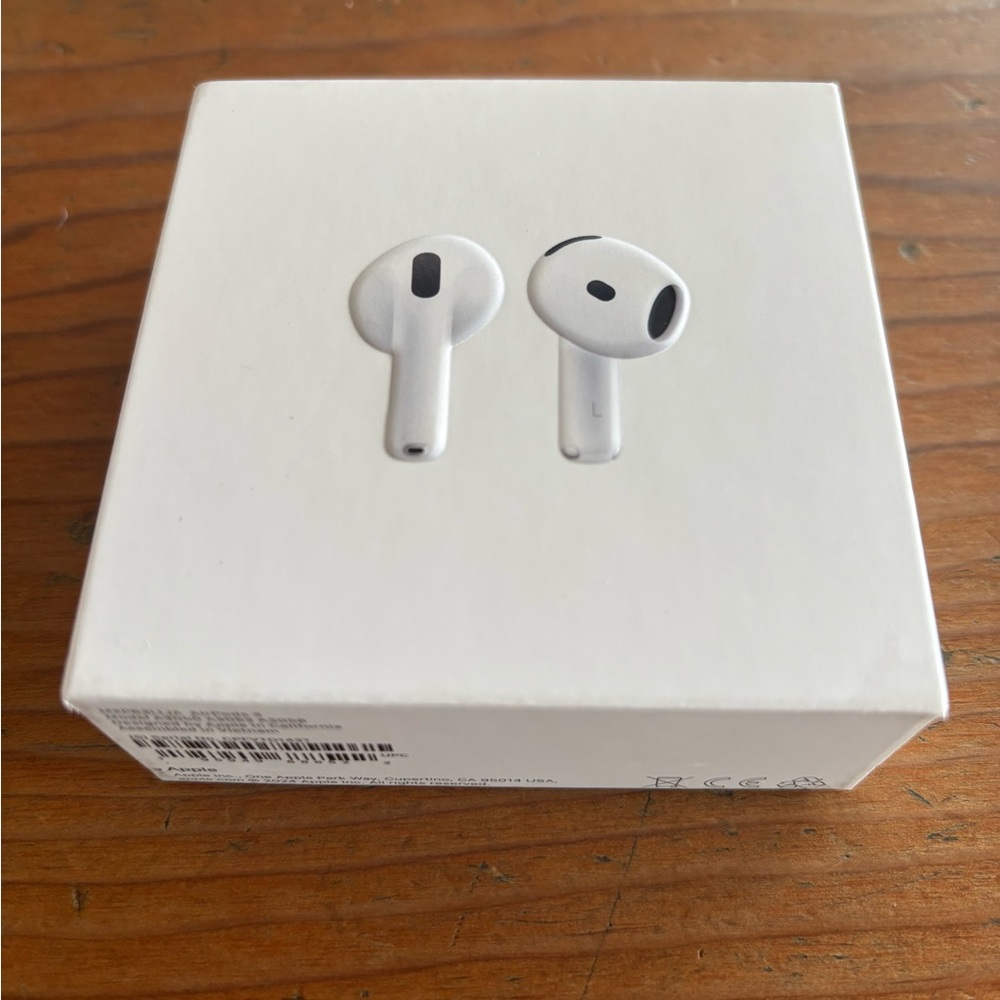 Apple White Wireless Earbuds with Charging Case